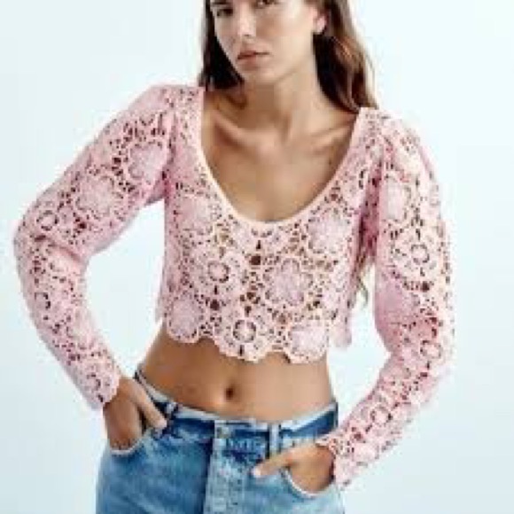 Zara Medium Pink Crochet Crop Top Long Sleeve Boho Scallop Floral Scoop Neckline - Picture 2 of 13